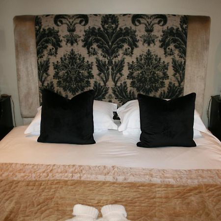 Hotel The New White Lion Llandovery Esterno foto