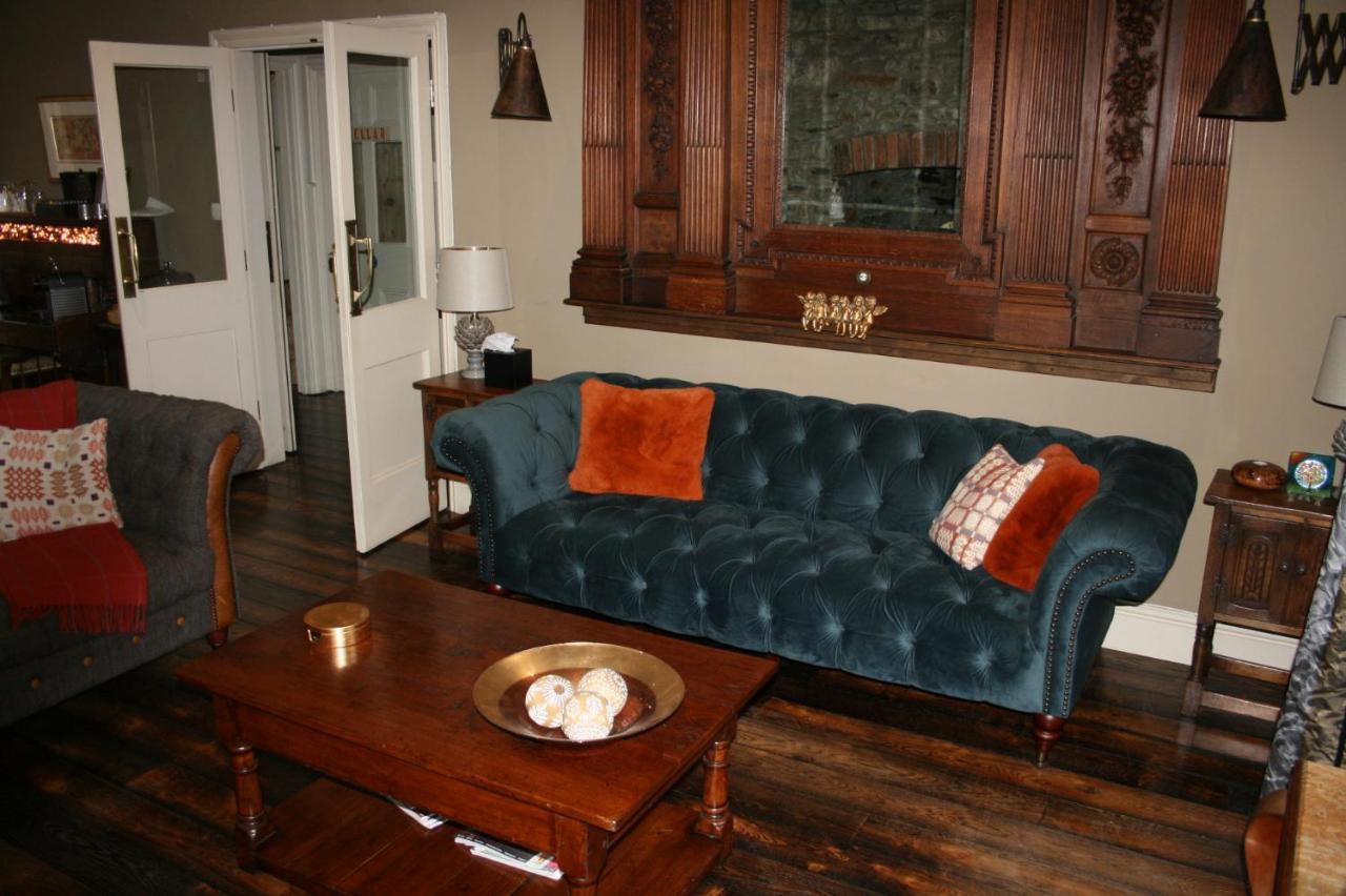 Hotel The New White Lion Llandovery Esterno foto
