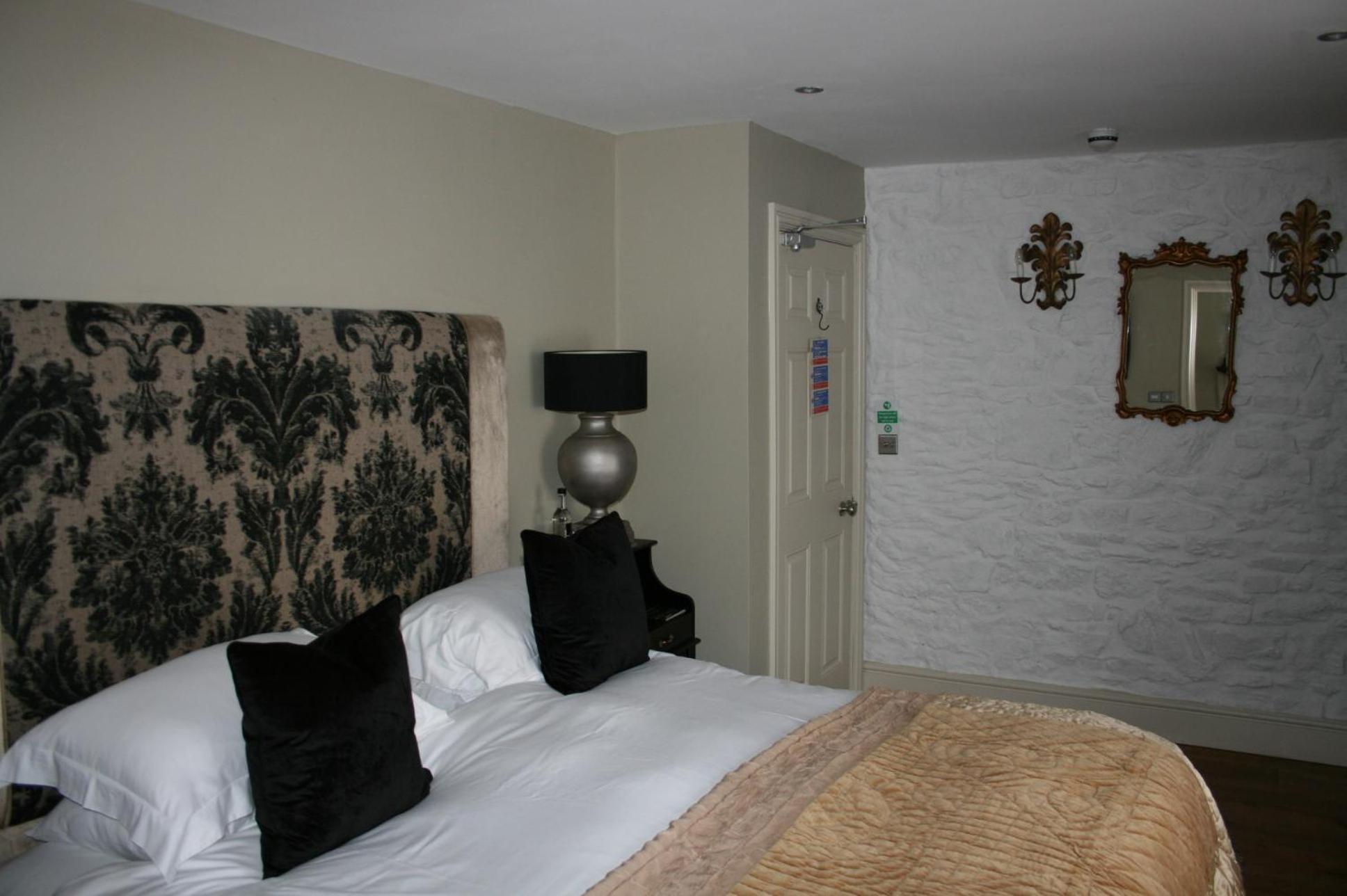 Hotel The New White Lion Llandovery Esterno foto