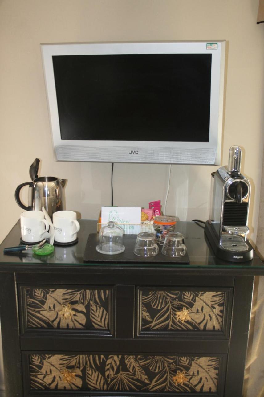 Hotel The New White Lion Llandovery Esterno foto